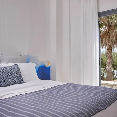 Parian Boutique 4*