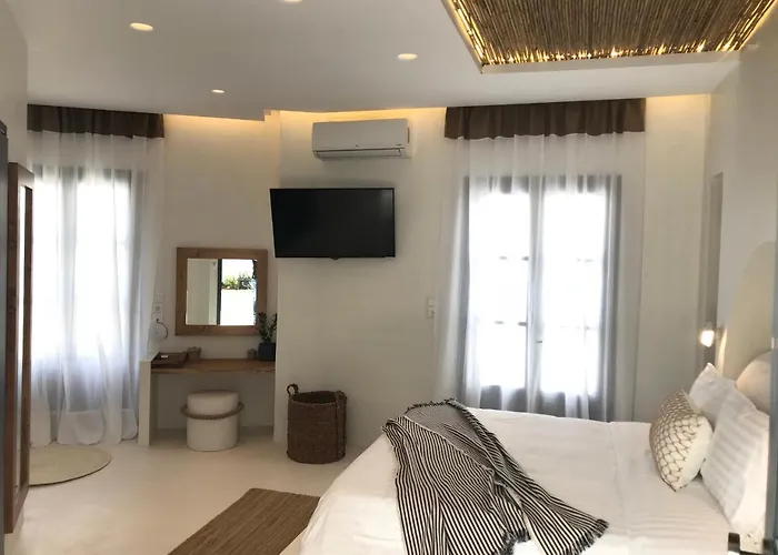 Parian Boutique Naoussa