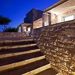 Parian Boutique 4*
