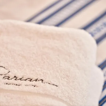 Parian Boutique נאוסה