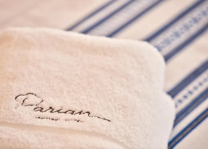 Parian Boutique Náusza